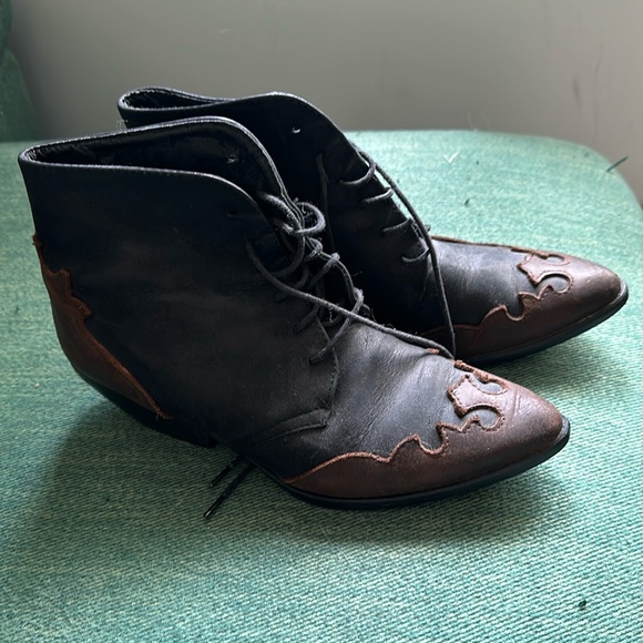 Vintage cowboy booties 8 - Picture 1 of 3